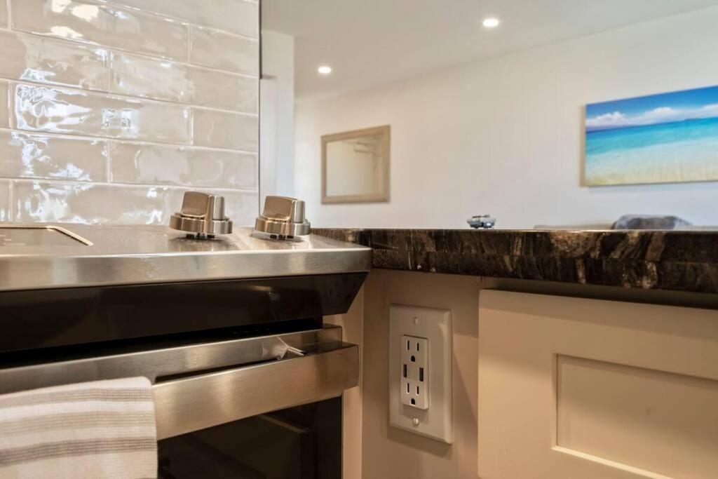 Hale Ono Loa 403- Top Floor, Ocean View, & Complete Modern Remodel Apartment Kahana Bagian luar foto
