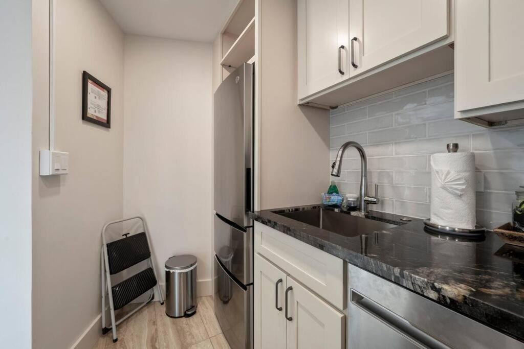 Hale Ono Loa 403- Top Floor, Ocean View, & Complete Modern Remodel Apartment Kahana Bagian luar foto
