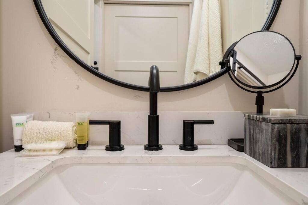 Hale Ono Loa 403- Top Floor, Ocean View, & Complete Modern Remodel Apartment Kahana Bagian luar foto