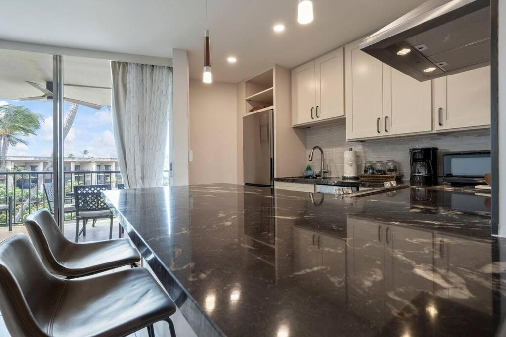 Hale Ono Loa 403- Top Floor, Ocean View, & Complete Modern Remodel Apartment Kahana Bagian luar foto